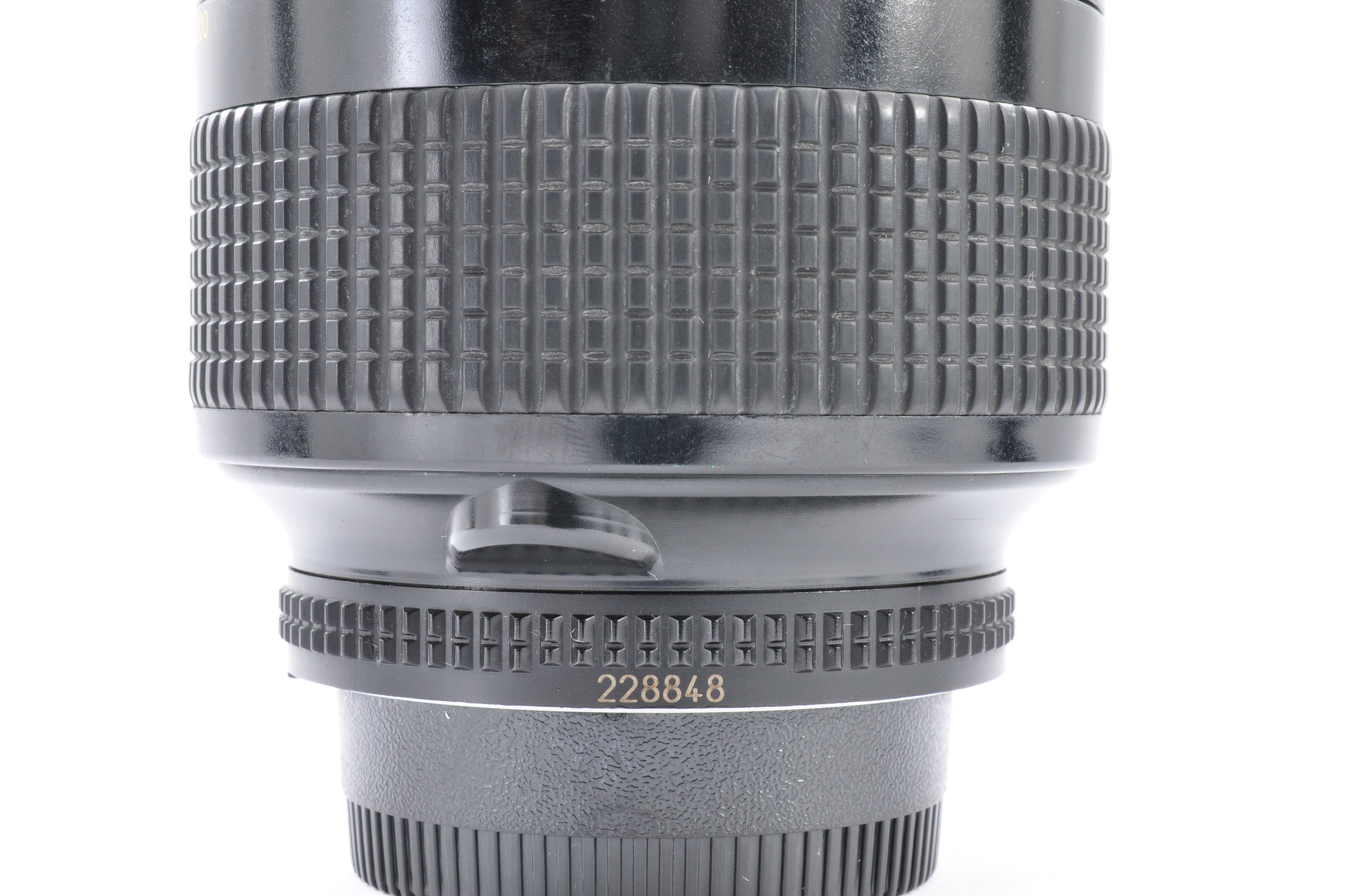 NIKON AF NIKKOR 28-200mm F/3.5-5.6 D Zoom Lens Near Mint