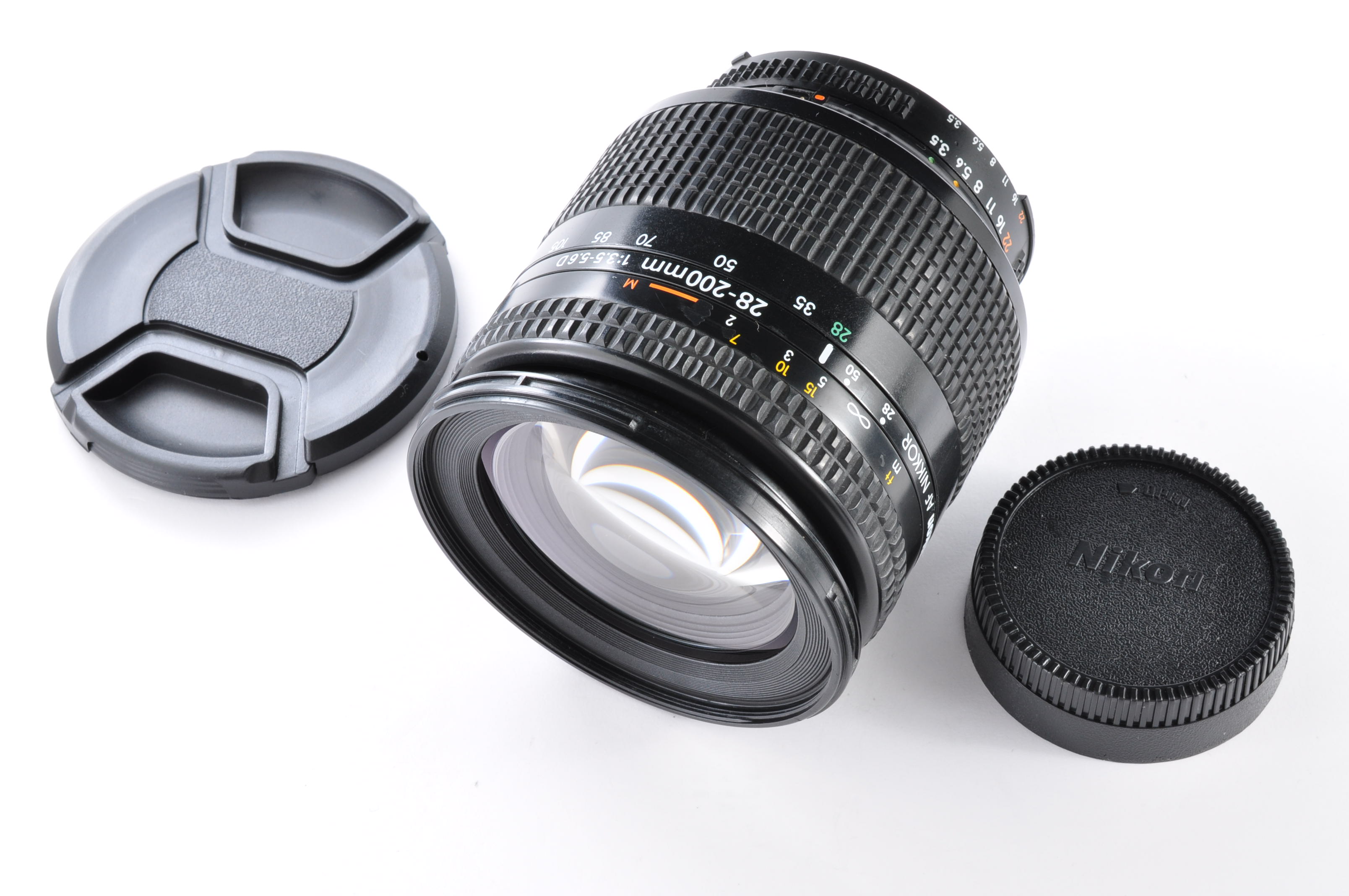 NIKON AF NIKKOR 28-200mm F/3.5-5.6 D Zoom Lens Near Mint